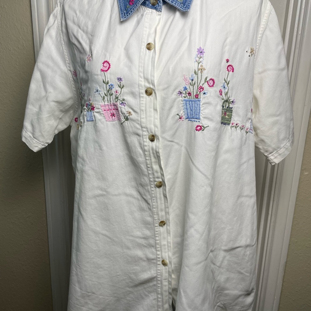 Gunit White Shirt Dress with Floral Embroidery